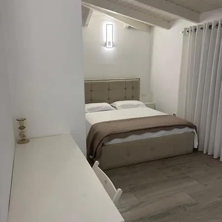 Rum i privatbostad Tirana Comfort Suites Tirana