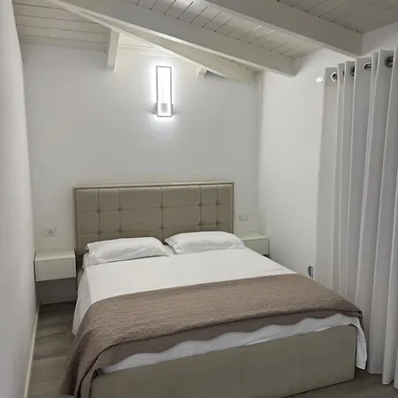 Tirana Comfort Suites Pansiyon *